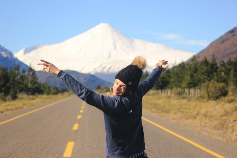 Posando ante el volcán Antuco