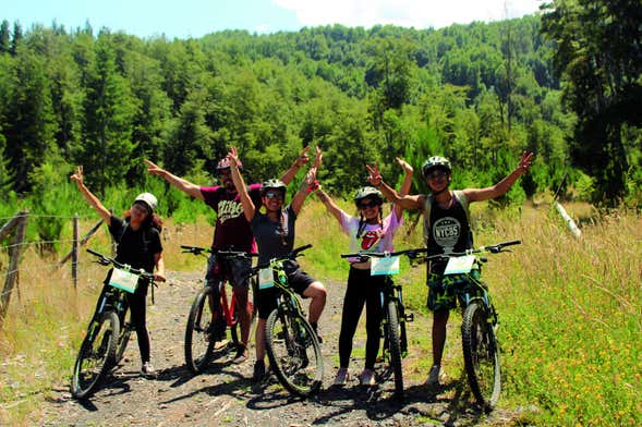 Tour en bicicleta por el salto El Canelo