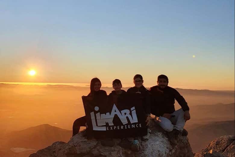 Sulla cima del Cerro Tamaya al tramonto