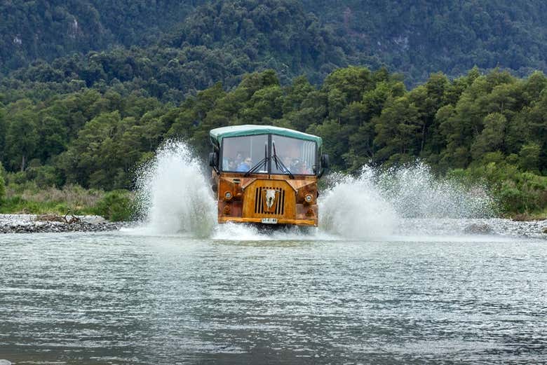 O caminhão 4x4 pelo vale do rio Negro