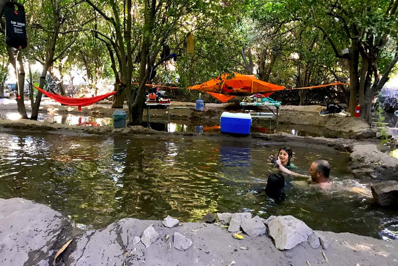 Piscinas naturales del camping colgante del oasis de Pica