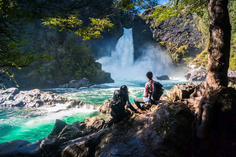 Contemplando las cascadas de Huilo Huilo