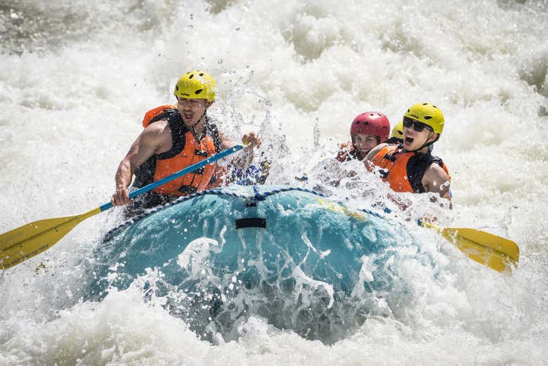 Divertimento nelle rapide del fiume Trancura