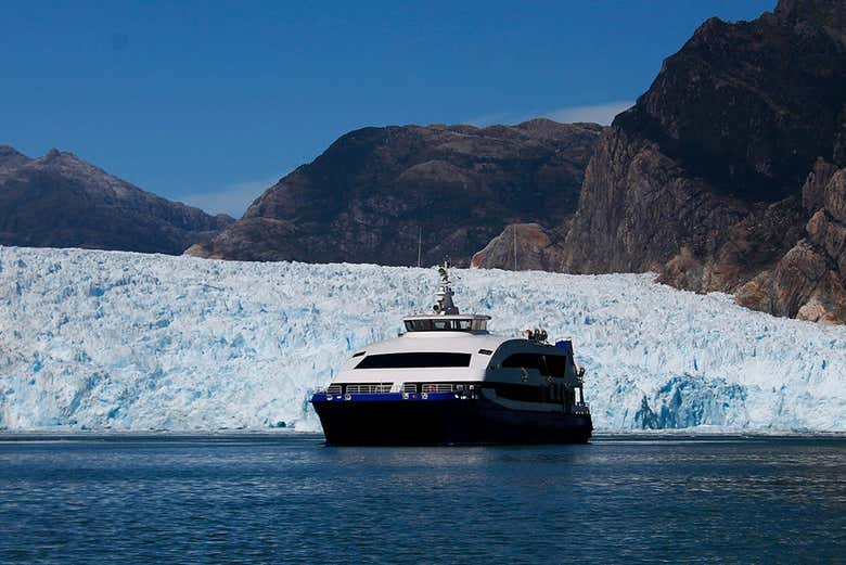 Naviguez en catamaran vers la Laguna San Rafael