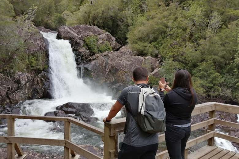 Admirando los Saltos del Chaica