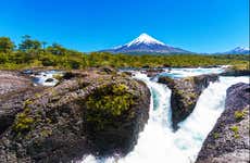 Excursión a los Saltos de Petrohué y volcán Osorno