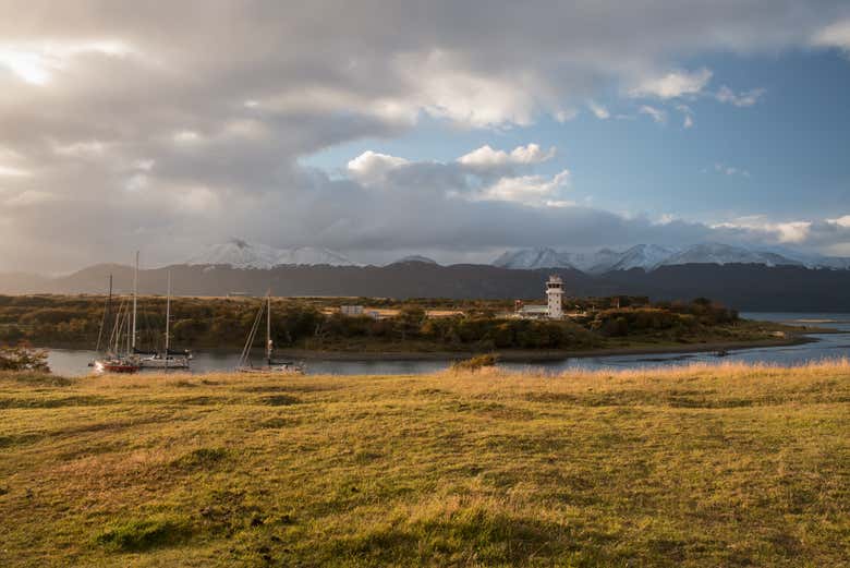 Panorámica del Canal Beagle junto a Puerto Williams