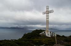 Paseo en barco al cabo Froward + Trekking a la Cruz de los Mares