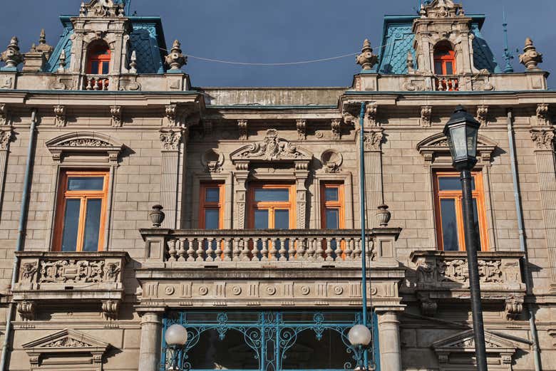 Detalles de la fachada del Palacio Sara Braun