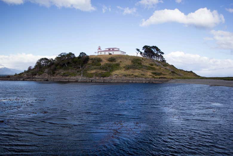 Admire the San Isidro lighthouse