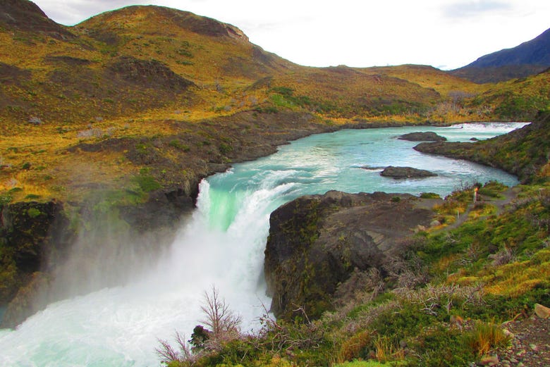 Una cascata del Parco nazionale Torres del Paine