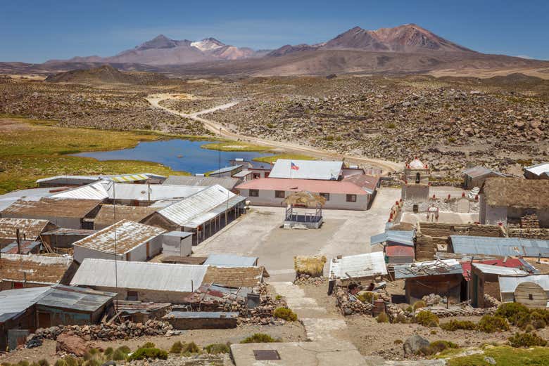 Vue sur Parinacota depuis le sentier