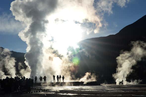 Excursión a los géiseres de El Tatio y Laguna Machuca