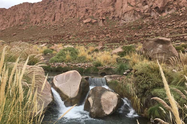Río de agua caliente de Puritama