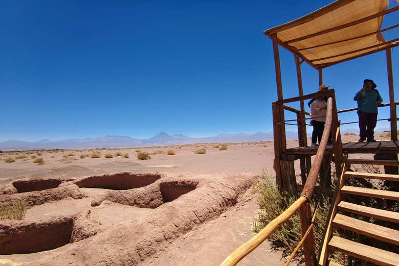 Observando la Aldea de Tulor desde un mirador
