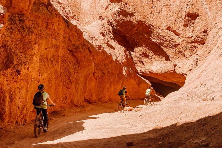 Disfrutando del tour en bicicleta por la Garganta del Diablo