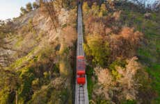 Funicular del Cerro San Cristóbal al atardecer + Cata de vinos y espectáculo de cueca