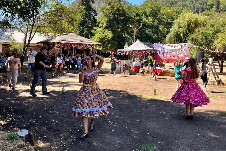 Veréis bailes folclóricos tradicionales en la fiesta chilena