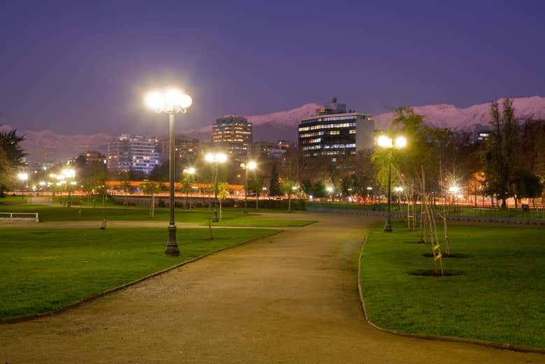 Bairro de Providencia, no nordeste de Santiago, ao anoitecer