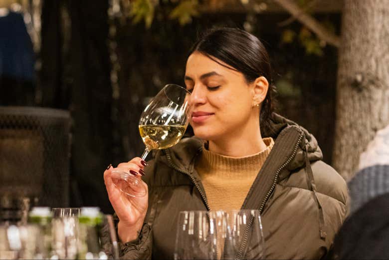 Catando un delicioso vino