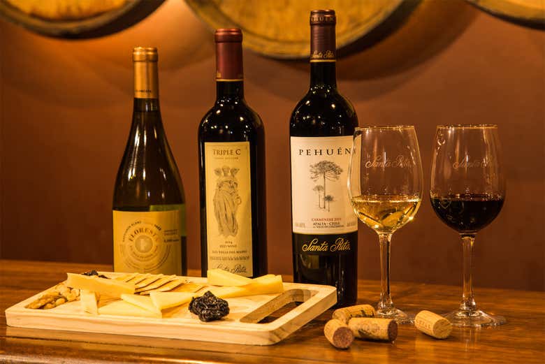 Degustação de vinhos acompanhada de queijos
