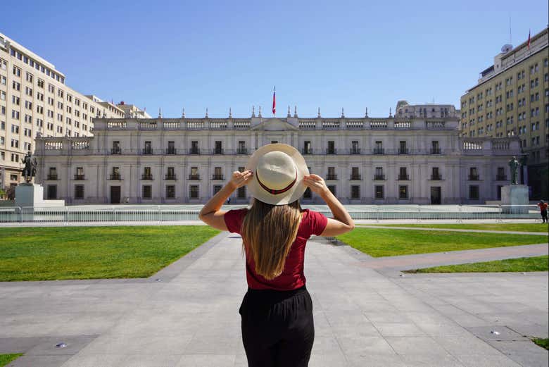 Contemplando el Palacio de La Moneda