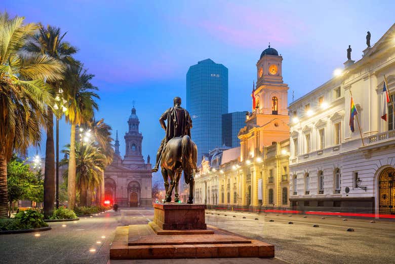 Estatua en la plaza de las armas