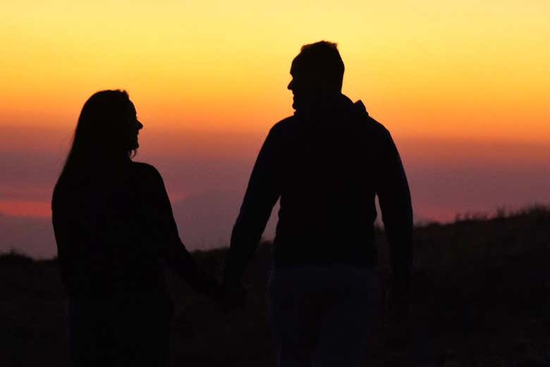 O pôr do sol sobre a majestosa Cordilheira dos Andes