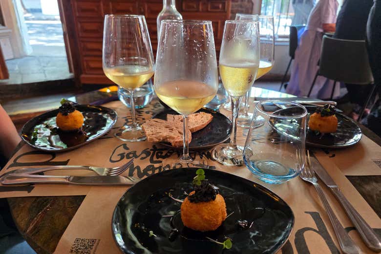 Disfrutaremos de una cata de vinos con maridaje
