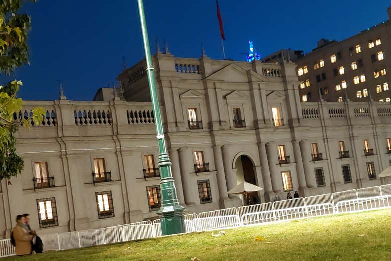 El Palacio de La Moneda por la noche