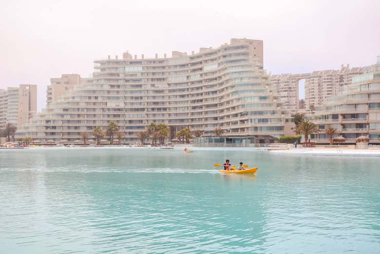 Kayak sur la piscine d'Algarrobo