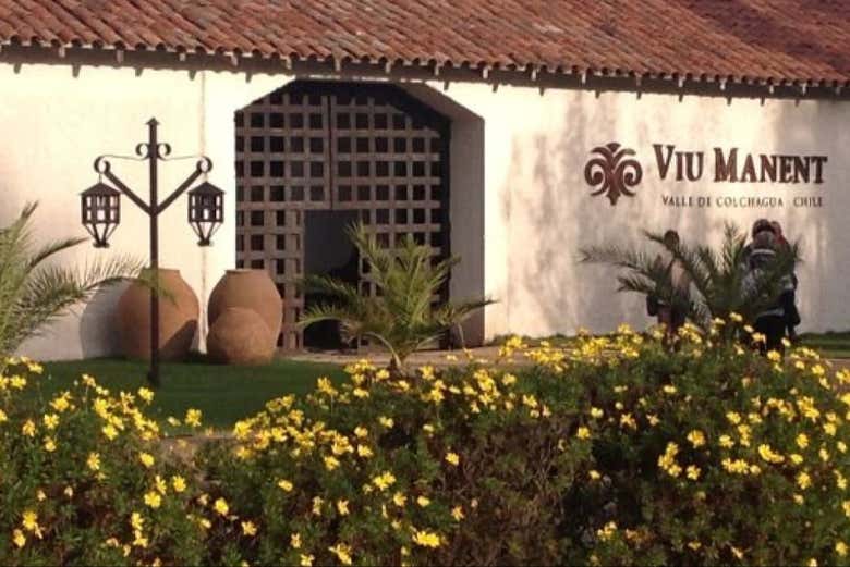 Entrada a la Viña Viu Manent
