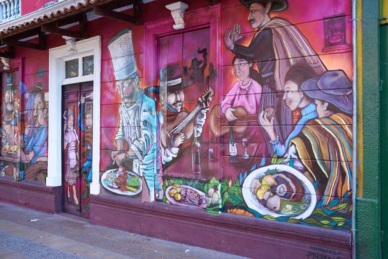 Travel around this vibrant city