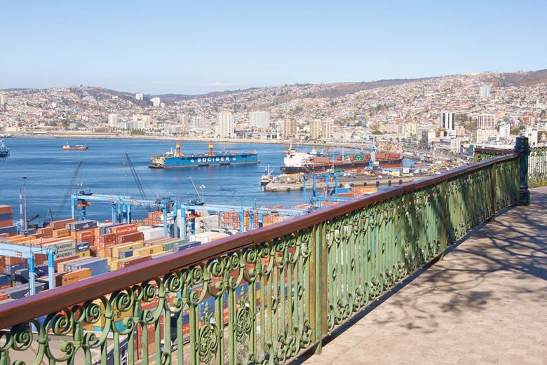 Views over Valparaiso's port from Paseo 21 de Mayo