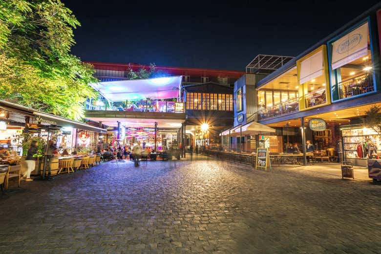 El Patio Bellavista por la noche