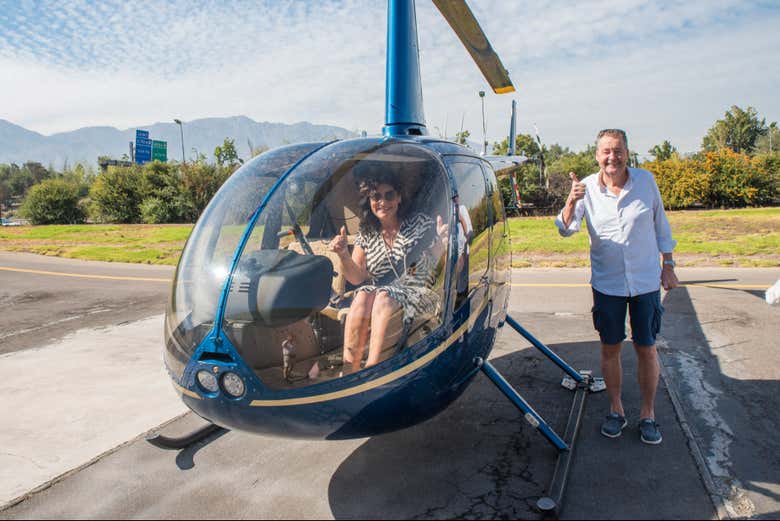 Todo listo para sobrevolar Santiago en helicóptero