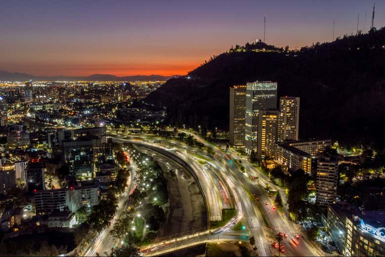 Vista del atardecer sobre Santiago