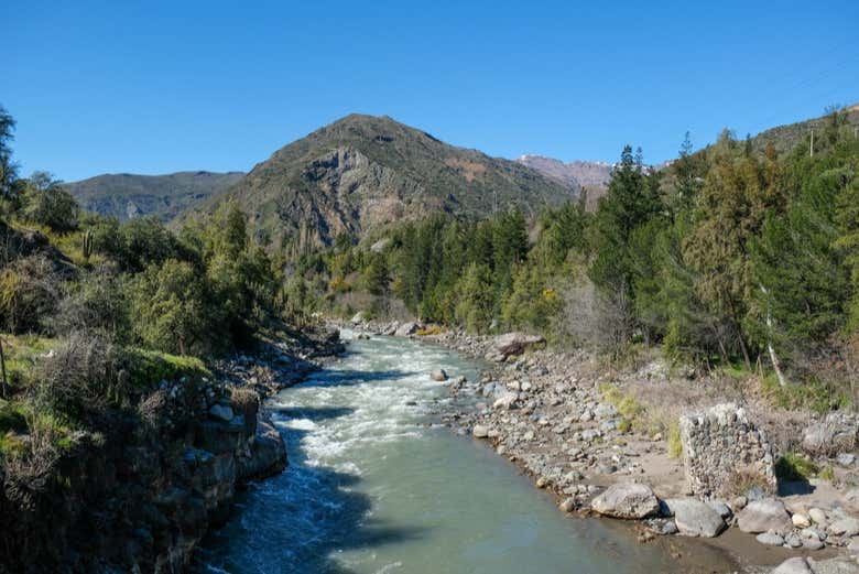 Disfrutando del paisaje andino a orillas del río Maipo