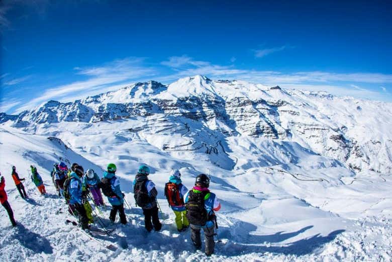 Contemplando las cumbres nevadas de los Andes