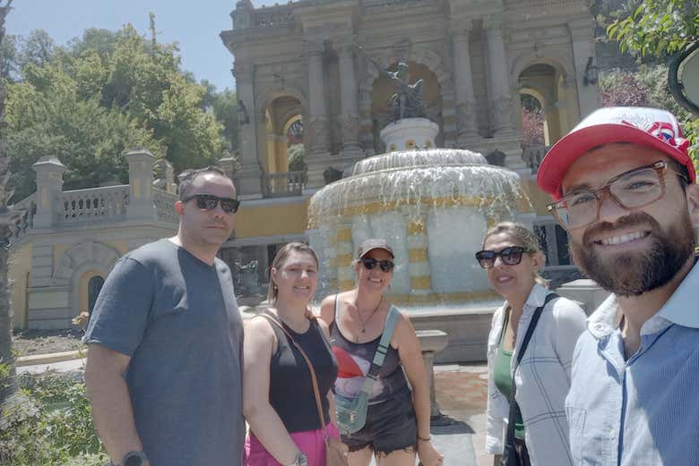 Disfrutando de la visita guiada por Santiago