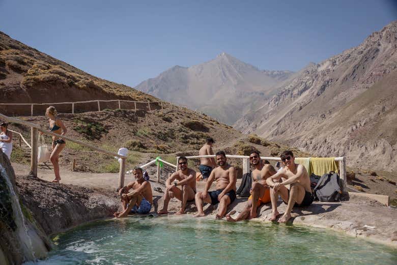 Você tomará banho em piscinas cercadas por montanhas!