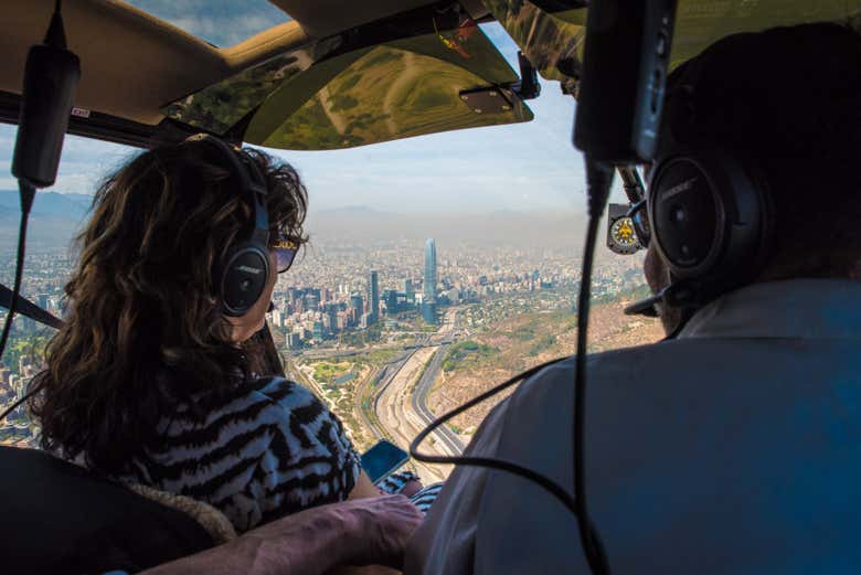 Contemplando Santiago desde el aire