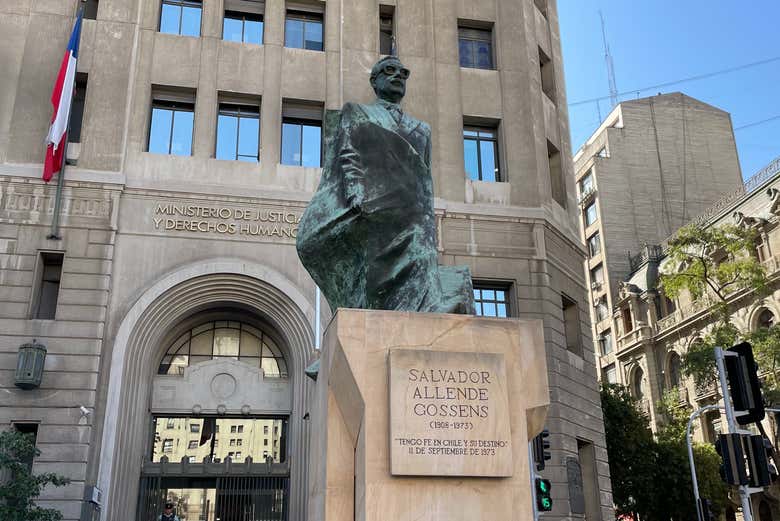 Passaremos por lugares emblemáticos de Santiago!