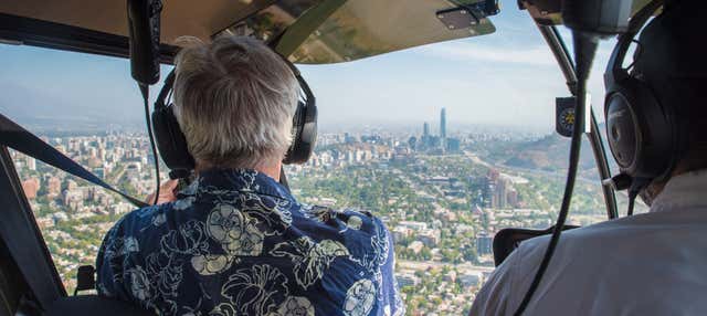 Passeio privado de helicóptero por Santiago