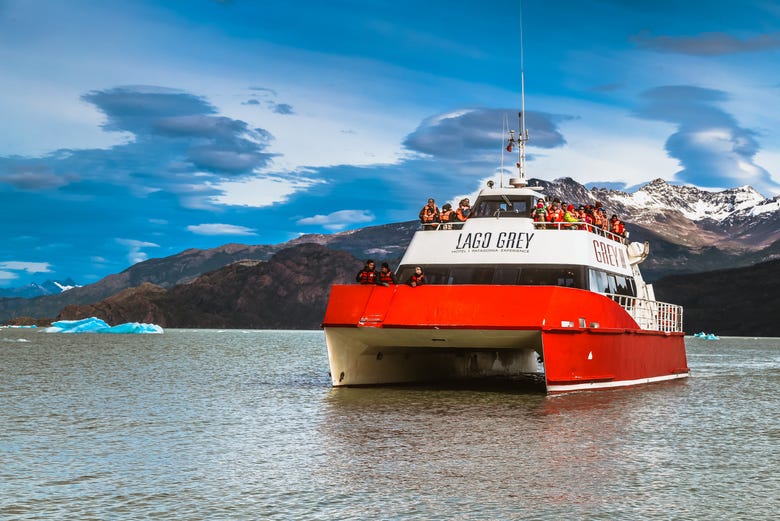 Navegando pelo lago Grey de Torres del Paine