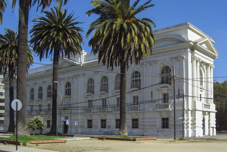 Biblioteca Santiago Severín, la segunda más antigua de Chile