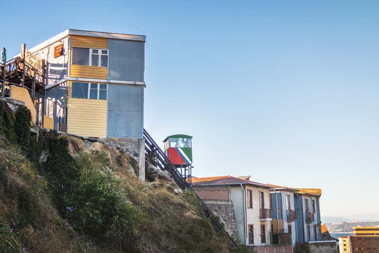 O Elevador El Peral e suas casas