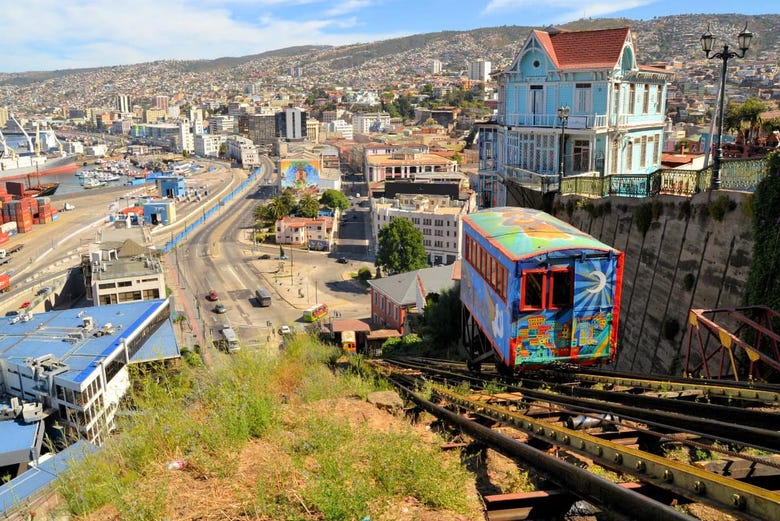 El puerto de Valparaíso desde el funicular