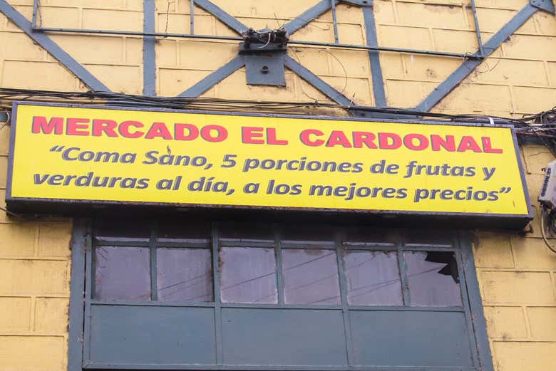 We'll visit a traditional market in Valparaíso