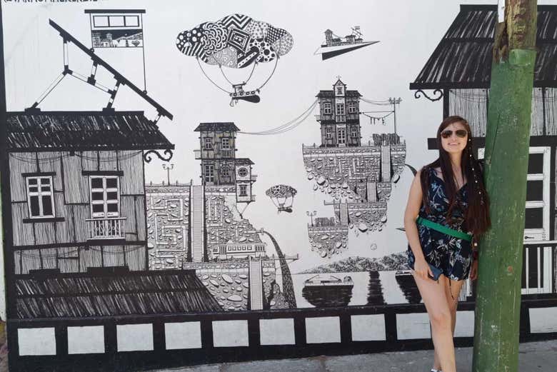 Ante los murales de Valparaíso